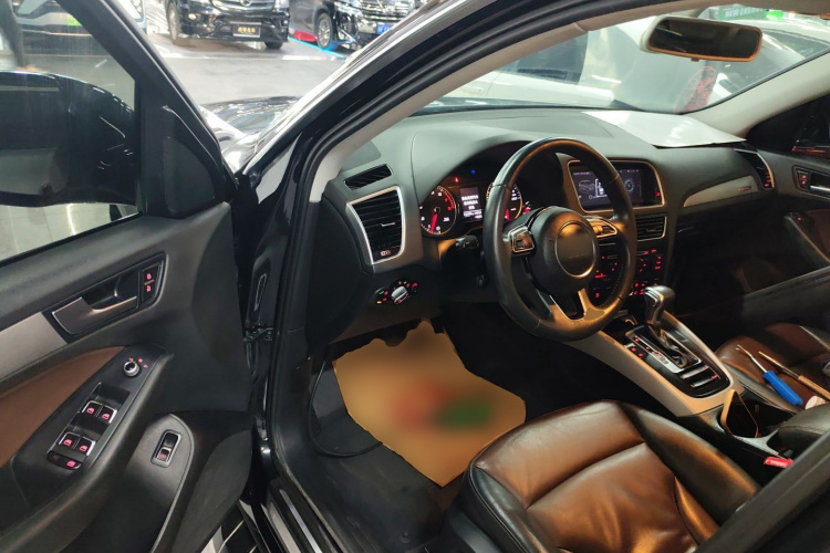 奥迪Q5 2017款 Plus 40 TFSI 进取型中控内饰20
