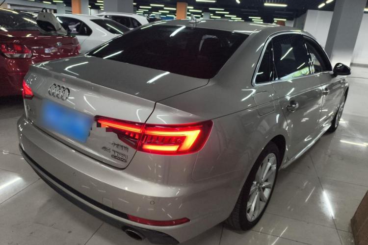 奥迪A4L 2018款 30周年年型 45 TFSI quattro 个性运动版车身外观7