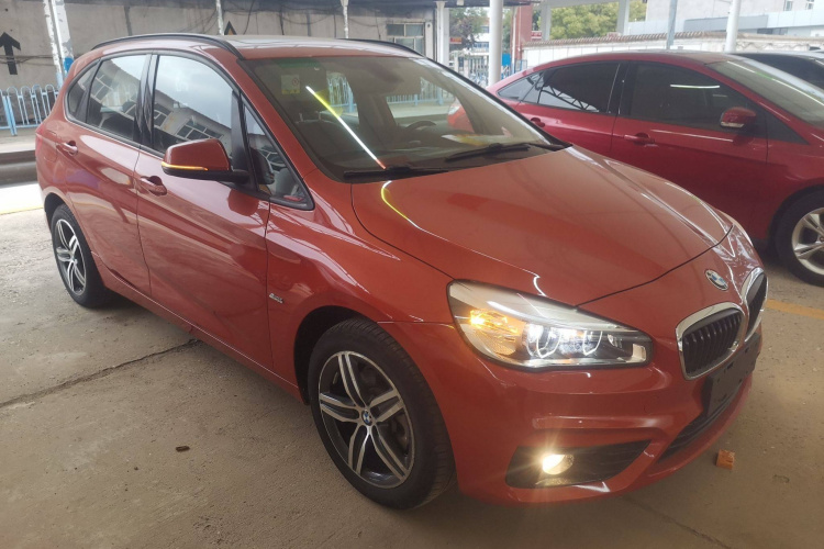 宝马2系旅行车 2016款 218i 运动设计套装车身外观3