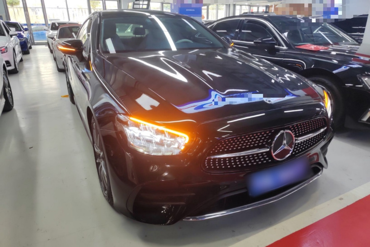 奔驰E级(进口) 2023款 改款 E 260 轿跑车车身外观3