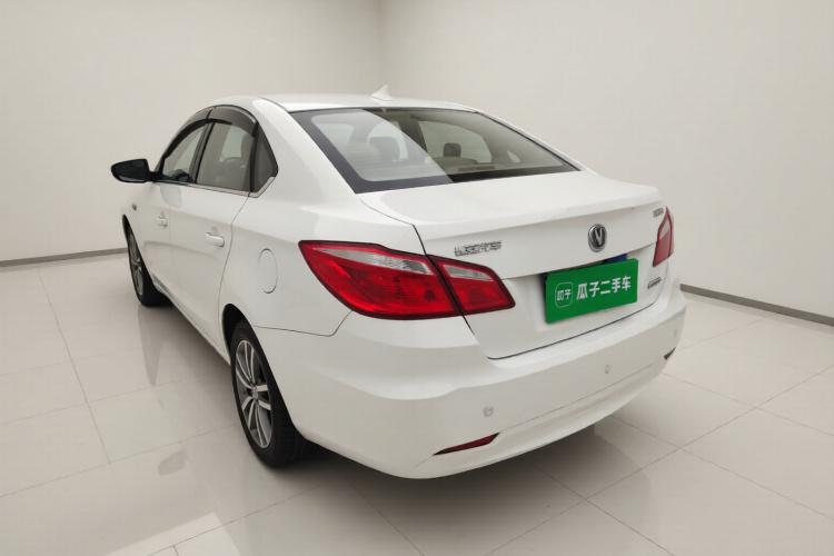 长安 逸动 2015款 1.6L 手动豪华型 国V车身外观5