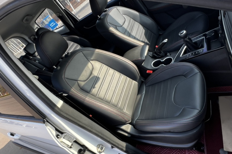 东风风行 风行SX6 2019款 1.6L 手动舒适型 国VI中控内饰7001