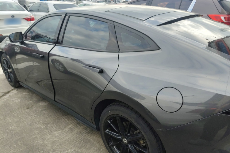 长安UNI-V 2022款 1.5T 尊贵型车身外观4