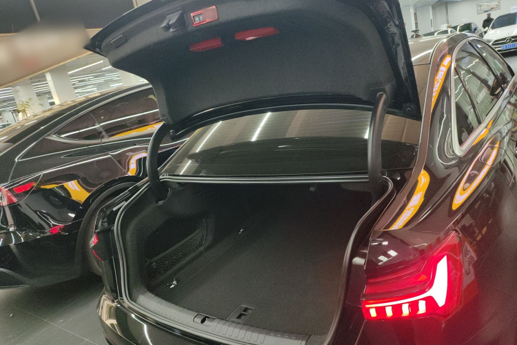 奥迪A6L 2020款 55 TFSI quattro 尊享动感型机舱底盘23