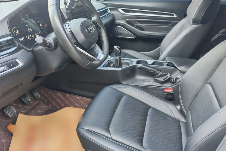 吉利汽车 帝豪 2022款 第4代 1.5L 手动精英型中控内饰7001