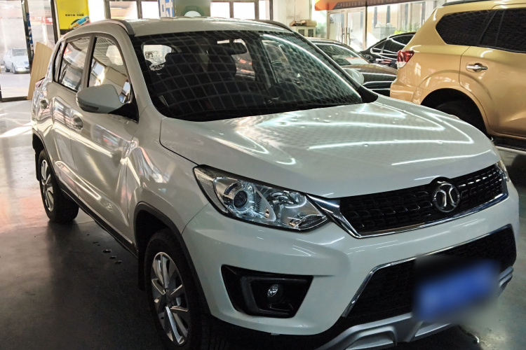 北京汽车 绅宝X35 2016款 1.5L 手动精英版车身外观3