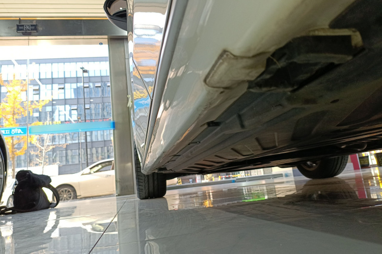 奔驰C级 2018款 C 180 L 动感型运动版局部细节9002