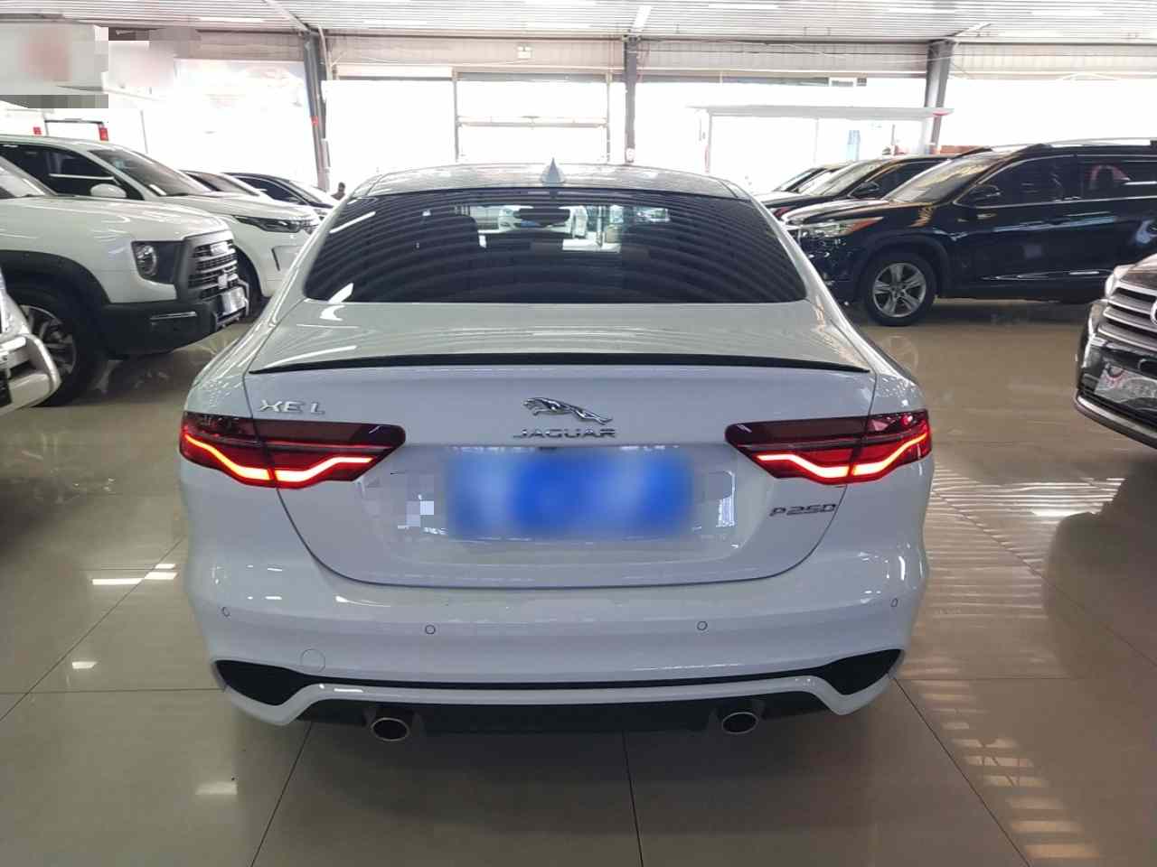 捷豹XEL 2024款 2.0T 250PS R-DYNAMIC S进取运动版(4)