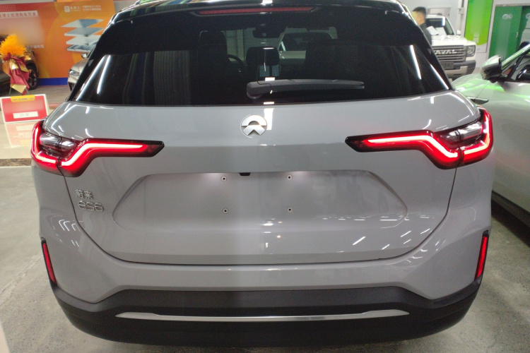 蔚来ES6 2020款 600KM 运动版车身外观6