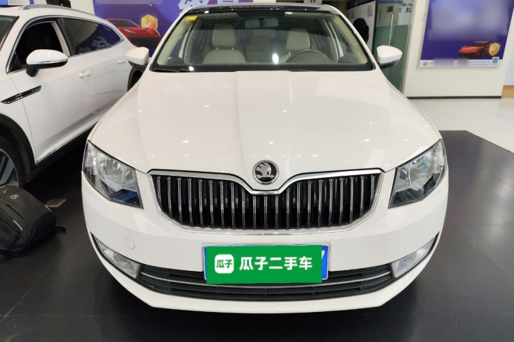斯柯达 明锐 2015款 1.6L 自动逸俊版车身外观2