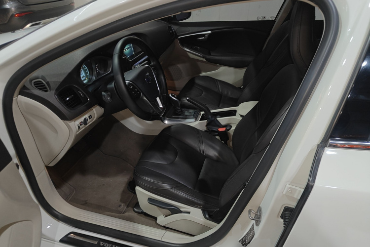 沃尔沃V40 2015款 1.6T 智逸版局部细节19