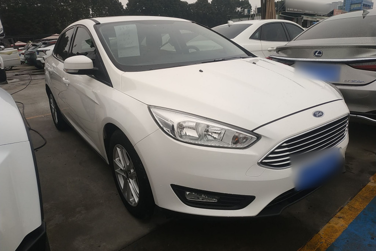 福特 福克斯 2018款 三厢经典 1.6L 自动风尚型智行版车身外观6002