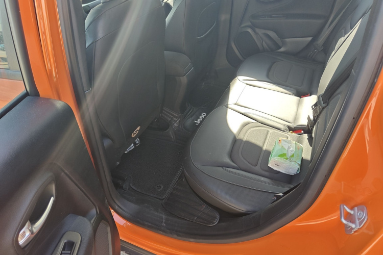 Jeep 自由侠 2019款 220T 自动领先版中控内饰7004