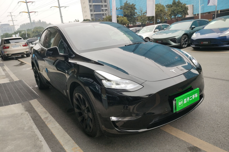 特斯拉 Model Y 2022款 长续航全轮驱动版车身外观3