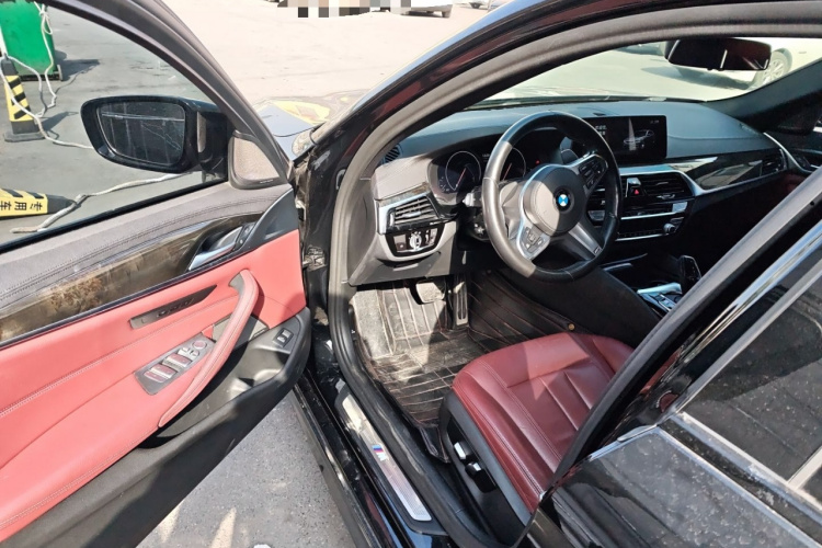 宝马5系 2019款 改款 530Li 领先型 M运动套装中控内饰20