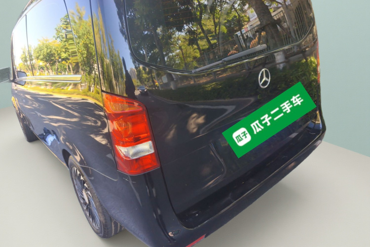 奔驰 威霆 2020款 2.0T 精英版 7座车身外观5