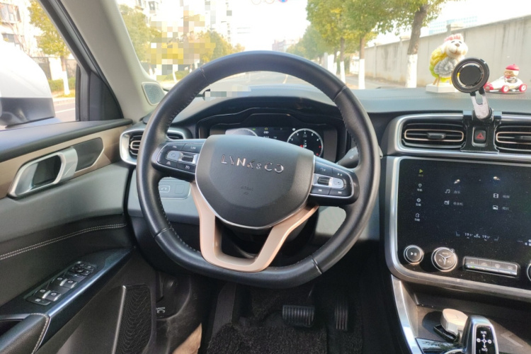 领克01 2017款 2.0T 两驱型Pro版中控内饰13