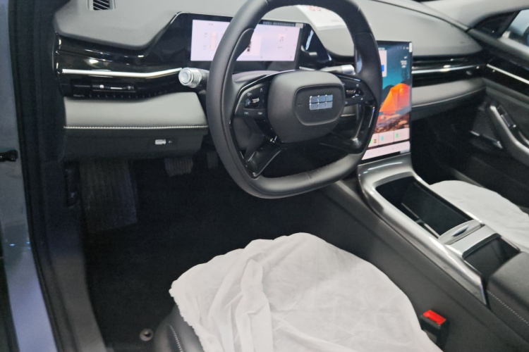 吉利银河 银河L6 2024款 125km PLUS 龙腾版中控内饰12