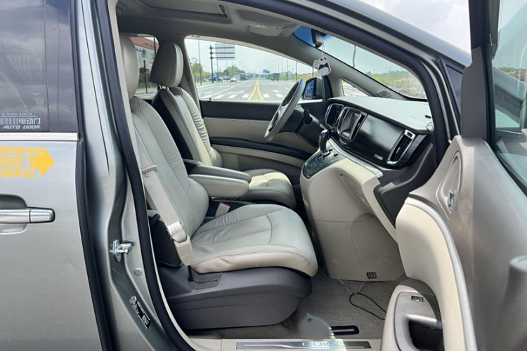 别克GL8 2013款 3.0L XT豪华商务旗舰版中控内饰7015