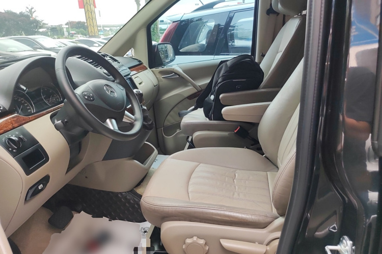 奔驰 唯雅诺 2013款 3.0L 舒适版局部细节19