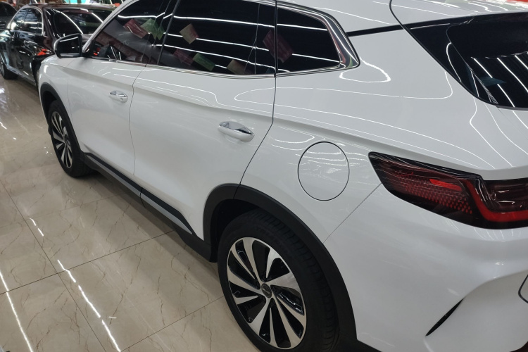 比亚迪 宋PLUS新能源 2023款 冠军版 EV 520KM 尊贵型车身外观4