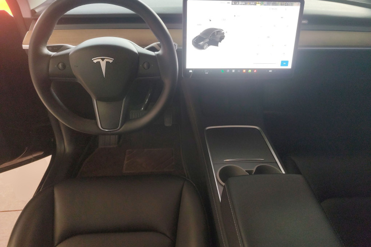 特斯拉 Model Y 2022款 改款 长续航全轮驱动版中控内饰7002