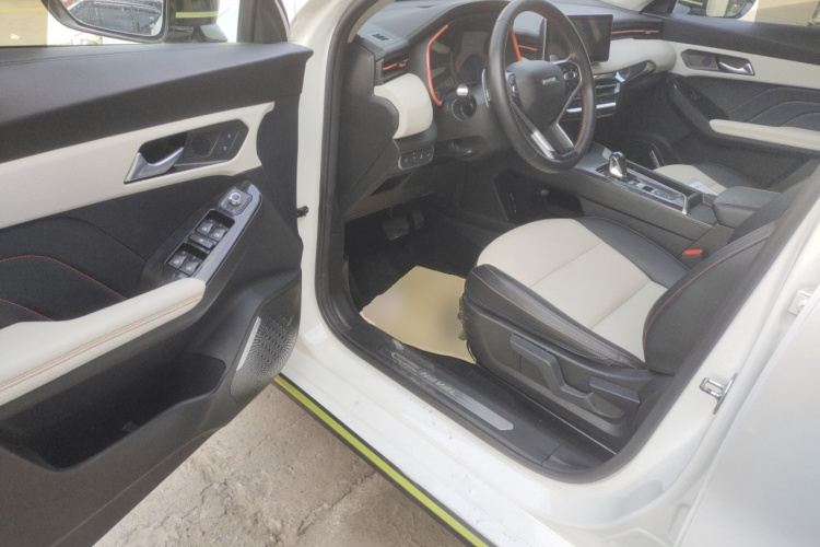 哈弗赤兔 2021款 激擎版 1.5T 白银兔中控内饰7003