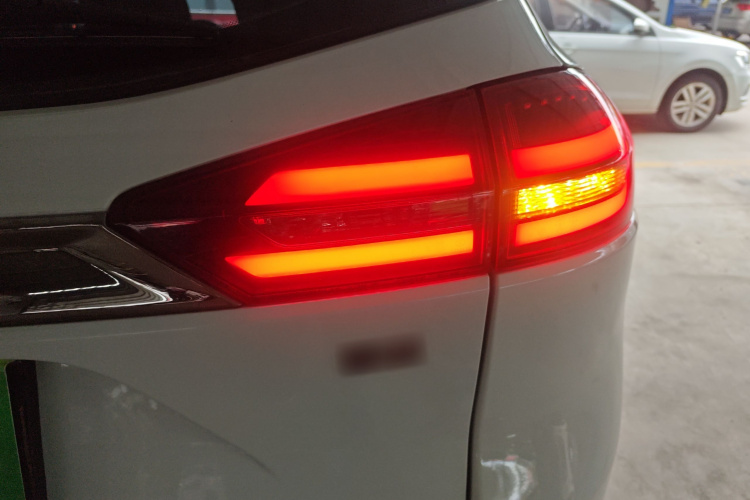 吉利汽车 博越 2018款 1.8TD 自动两驱智雅型车身外观9