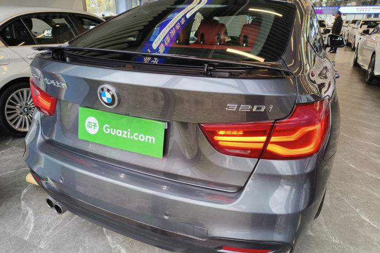 宝马3系GT 2019款 320i M运动型车身外观6