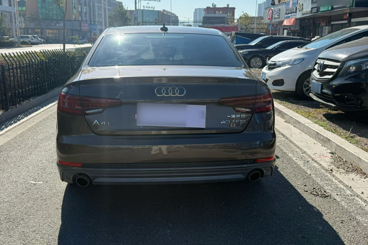 奥迪A4L 2018款 30周年年型 40 TFSI 时尚型车身外观6