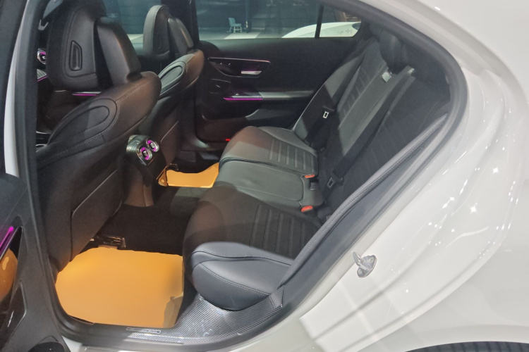 奔驰C级 2023款 改款 C 260 L 运动版中控内饰21