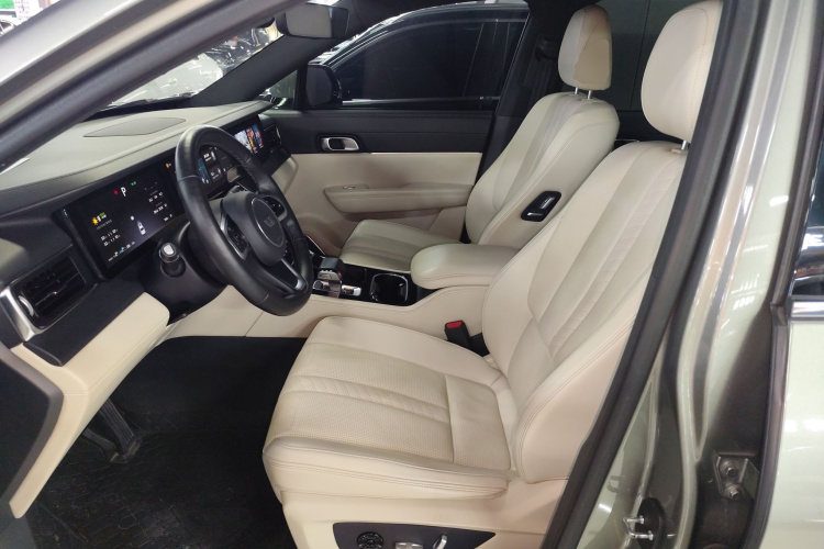 理想汽车 理想ONE 2020款 增程6座版中控内饰19