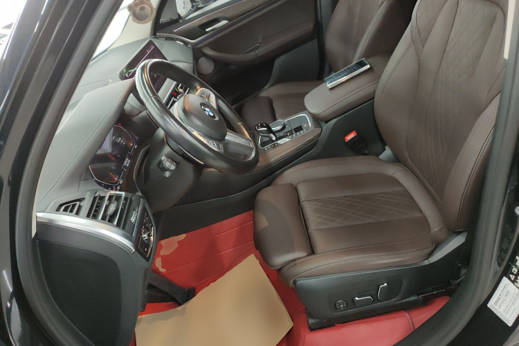 宝马X3 2023款 改款 xDrive30i 领先型 M曜夜套装中控内饰19
