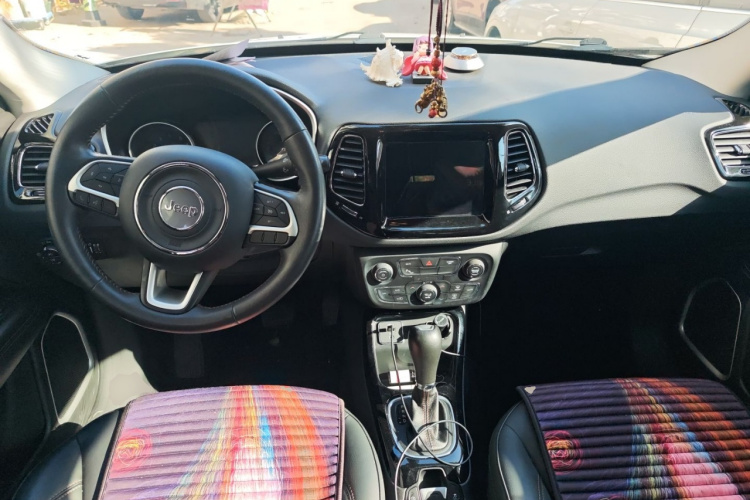 Jeep 指南者 2019款 220T 自动家享炫酷版中控内饰12