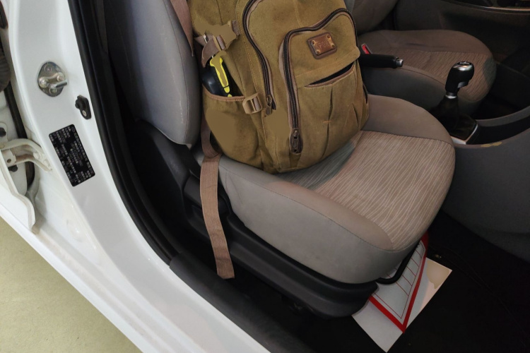 现代 瑞纳 2016款 1.4L 手动智能型GLS局部细节41