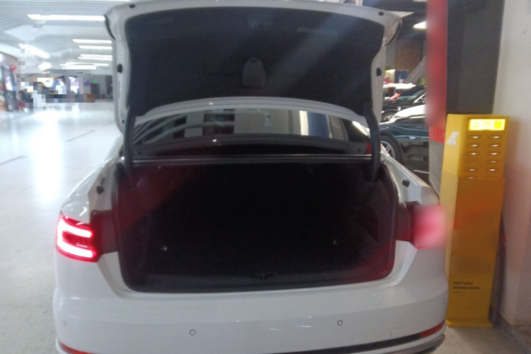 奥迪A4L 2019款 40 TFSI 运动型 国VI局部细节23