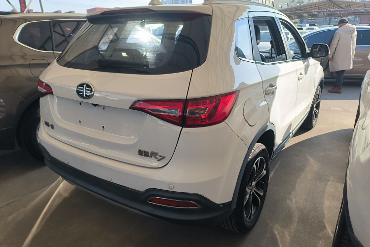 一汽 森雅R7 2016款 1.6L 自动尊贵型车身外观7