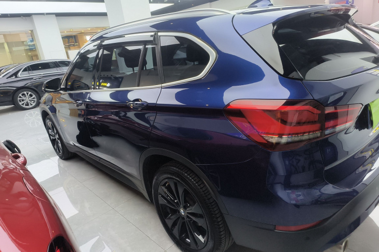 宝马X1 2020款 sDrive20Li 时尚型车身外观6003