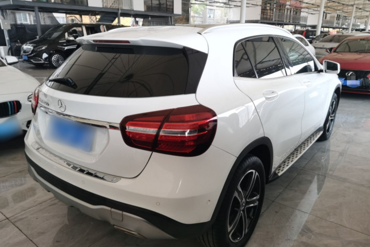 奔驰GLA 2018款 GLA 200 时尚型车身外观7