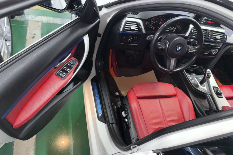 宝马3系 2019款 320i M运动套装中控内饰20