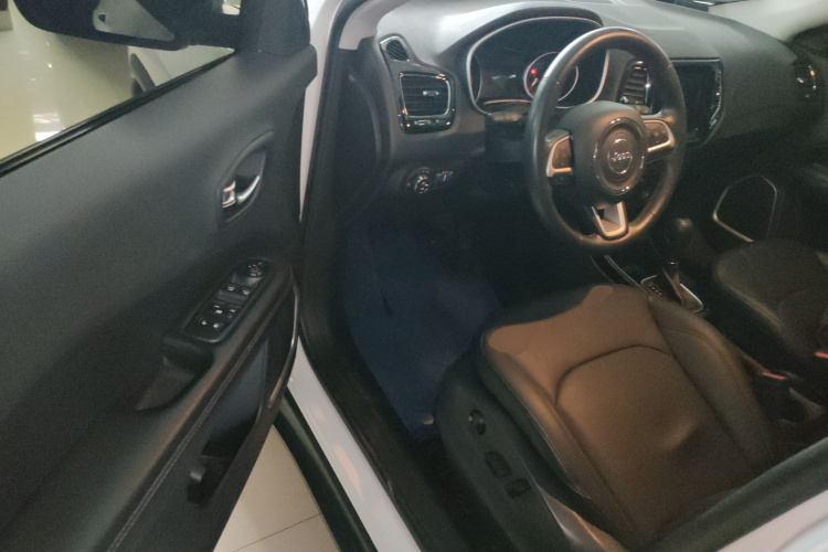 Jeep 指南者 2020款 220T 自动精英版中控内饰7003