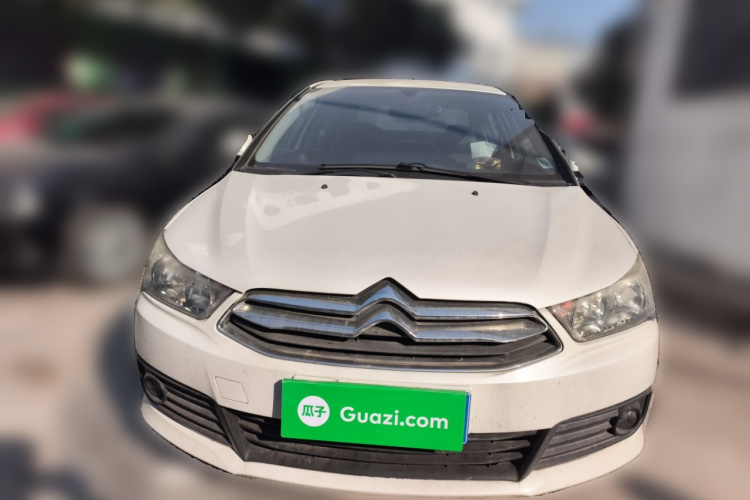 雪铁龙 世嘉 2013款 三厢 2.0L 自动品悦型车身外观2