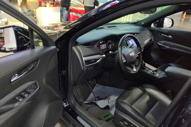 凯迪拉克XT4 2020款 改款 28T 两驱领先型中控内饰20