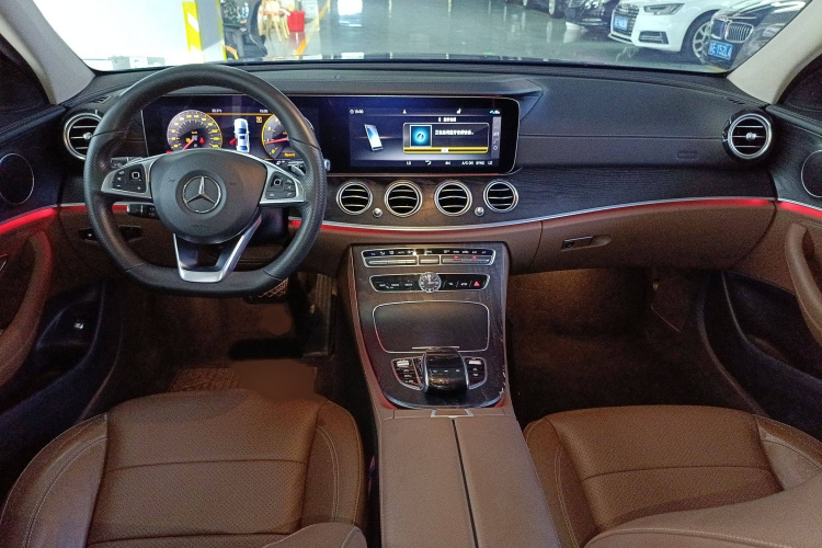 奔驰E级 2018款 E 300 L 运动时尚型中控内饰7002