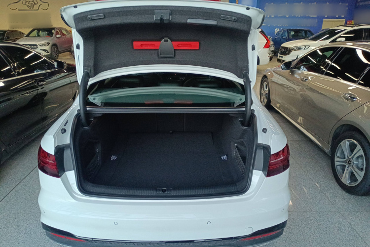 奥迪A4L 2025款 200万辆悦享版 40 TFSI 豪华动感型局部细节23