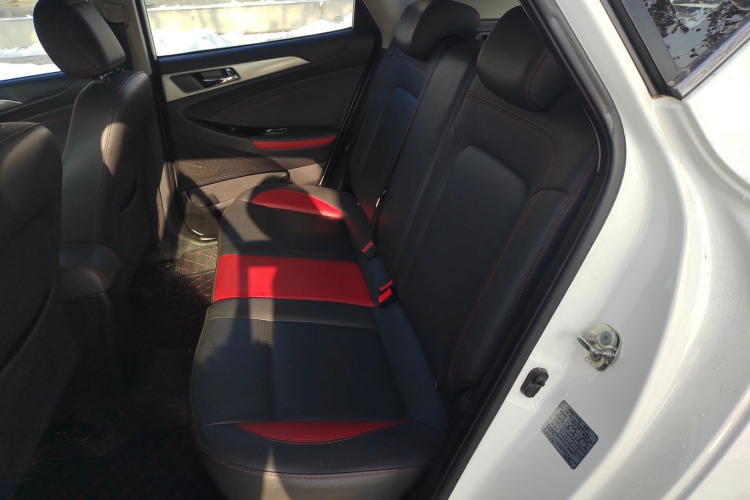 长安 逸动 2016款 XT 1.6L 手动俊酷型中控内饰21