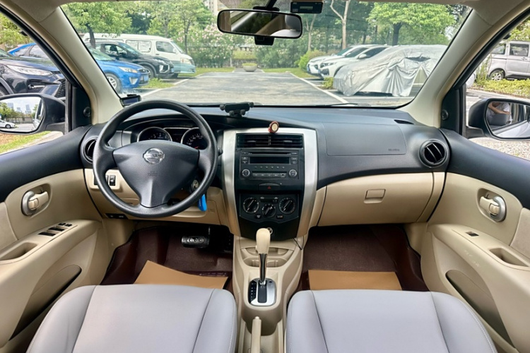 日产 骊威 2015款 1.6XE CVT舒适版中控内饰7012