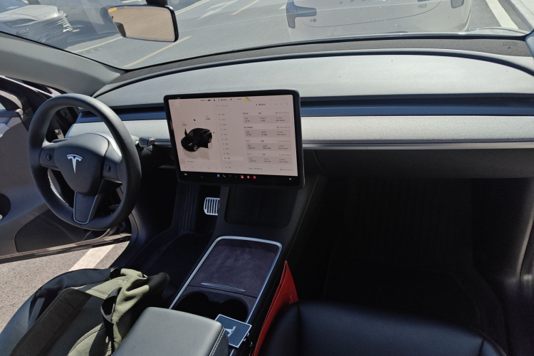 特斯拉 Model Y 2022款 改款 后轮驱动版中控内饰12