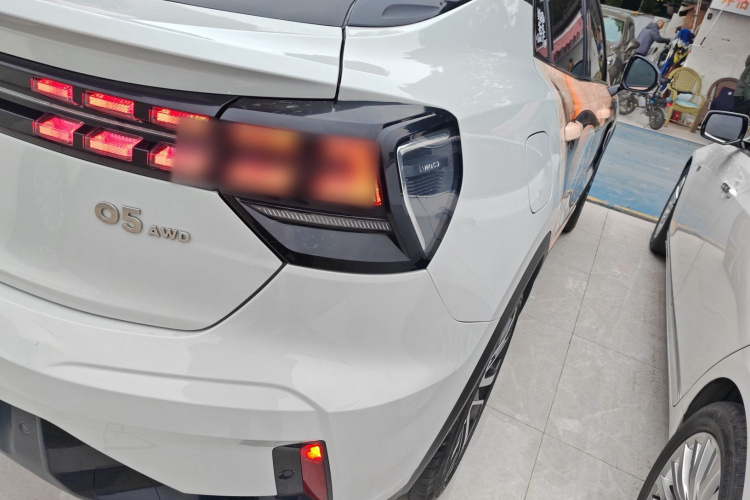 领克05 2020款 2.0TD 四驱劲Halo车身外观9