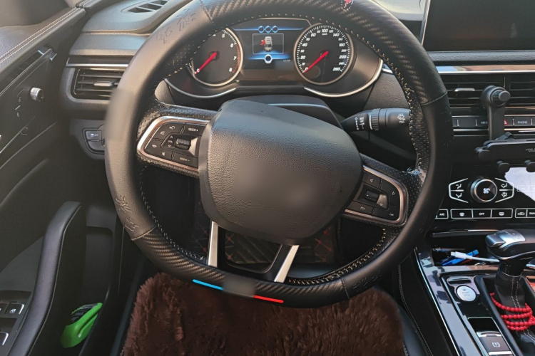 红旗H5 2018款 30TD 型动版中控内饰13